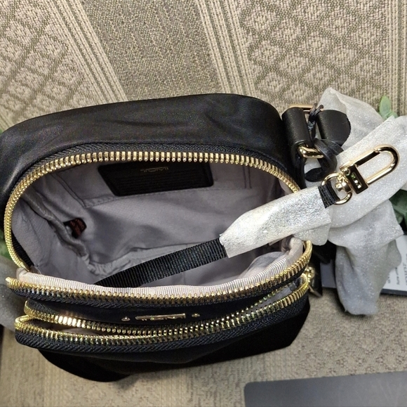NWT Tumi Voyageur Ruma Small Crossbody Messenger Bag - Picture 12 of 16